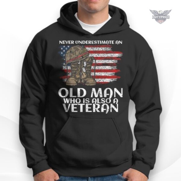 never underestimate an old man veteran hoodie